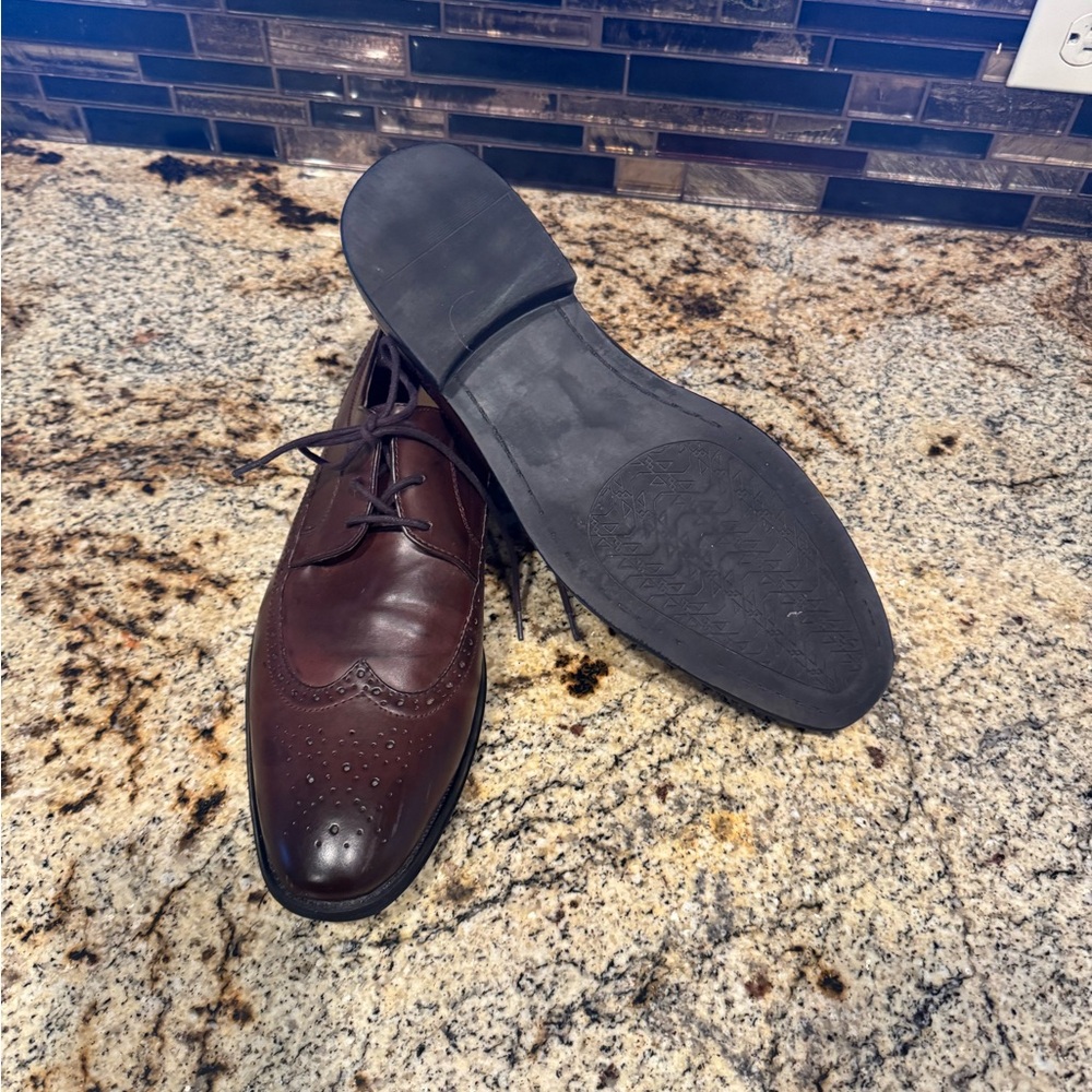 Kohl's Brown Oxfords with Polished Leather and Subtle Broguing - Picture 3 of 4